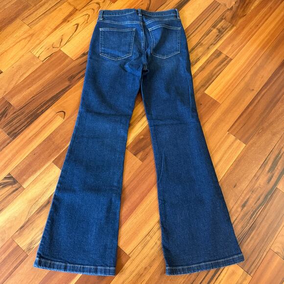 GAP, Size 28 6S- 70's Flare Hi Rise Dark Wash Zip Close 30" Inseam - Picture 4 of 5